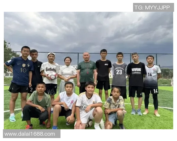 足球球星初恋情缘开花结果终成婚 爱与梦想的完美结合