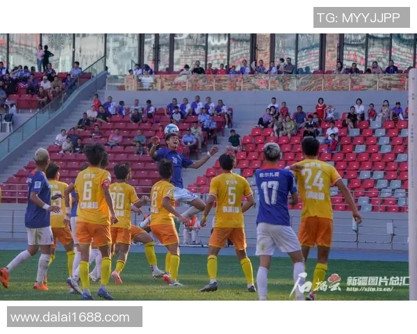 足球巨星乔装老头上演神级球技惊呆全场观众纷纷鼓掌叫好